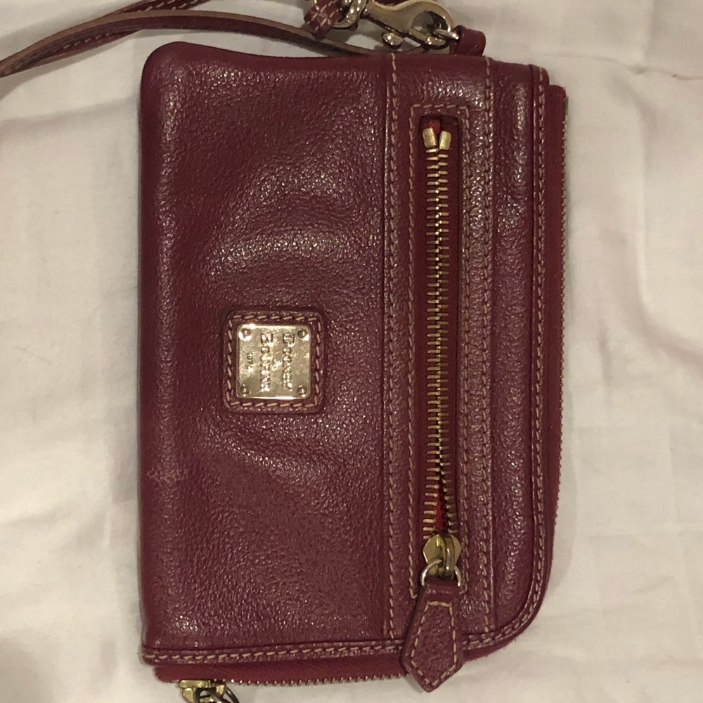 dooney and bourke wristlet